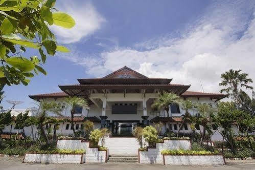 Bahari Inn Tegal Bagian luar foto