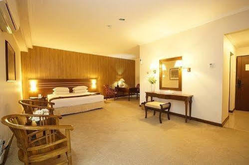 Bahari Inn Tegal Bagian luar foto