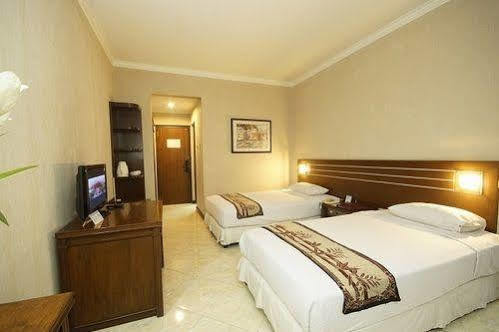Bahari Inn Tegal Bagian luar foto