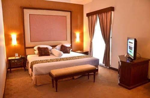 Bahari Inn Tegal Bagian luar foto